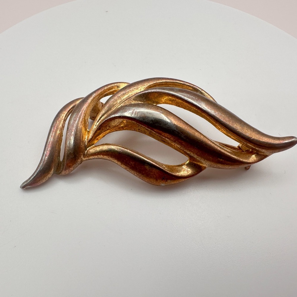 Vintage 80s Gold Tone Abstract Swirl Brooch Flame Wave Textured Statement Pin